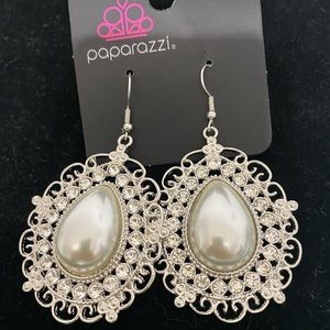 Bundle of white Paparazzi jewelry.